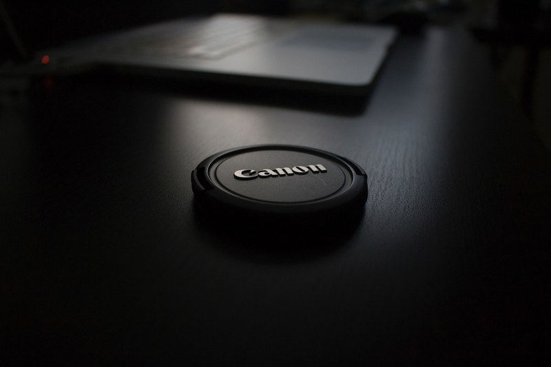 a canon lens cap on a table, canon lens cap on the table 4k