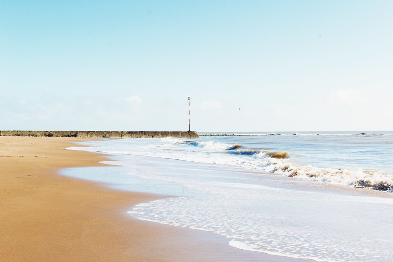 ocean washing on the fine sand beach at ramsgate, ocean washing ashore 4k