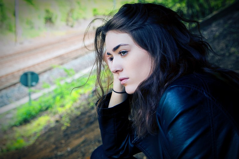 girl woman face and waiting 4k