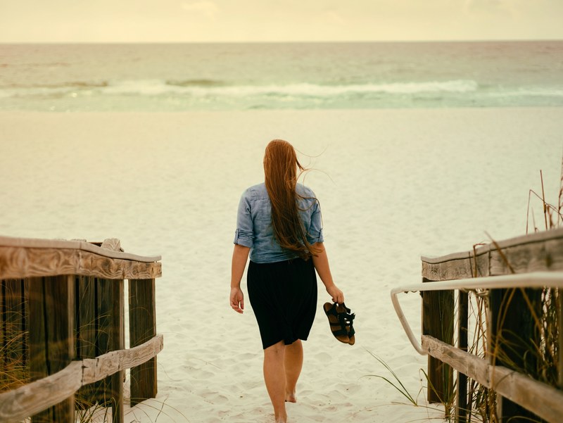 senior walk pier and wafe 4k