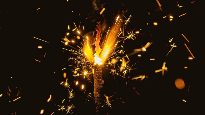 bengal fire, sparks, glitter, dark background, 4k