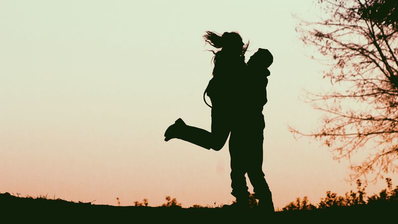 couple, silhouettes, love, hugs, 4k
