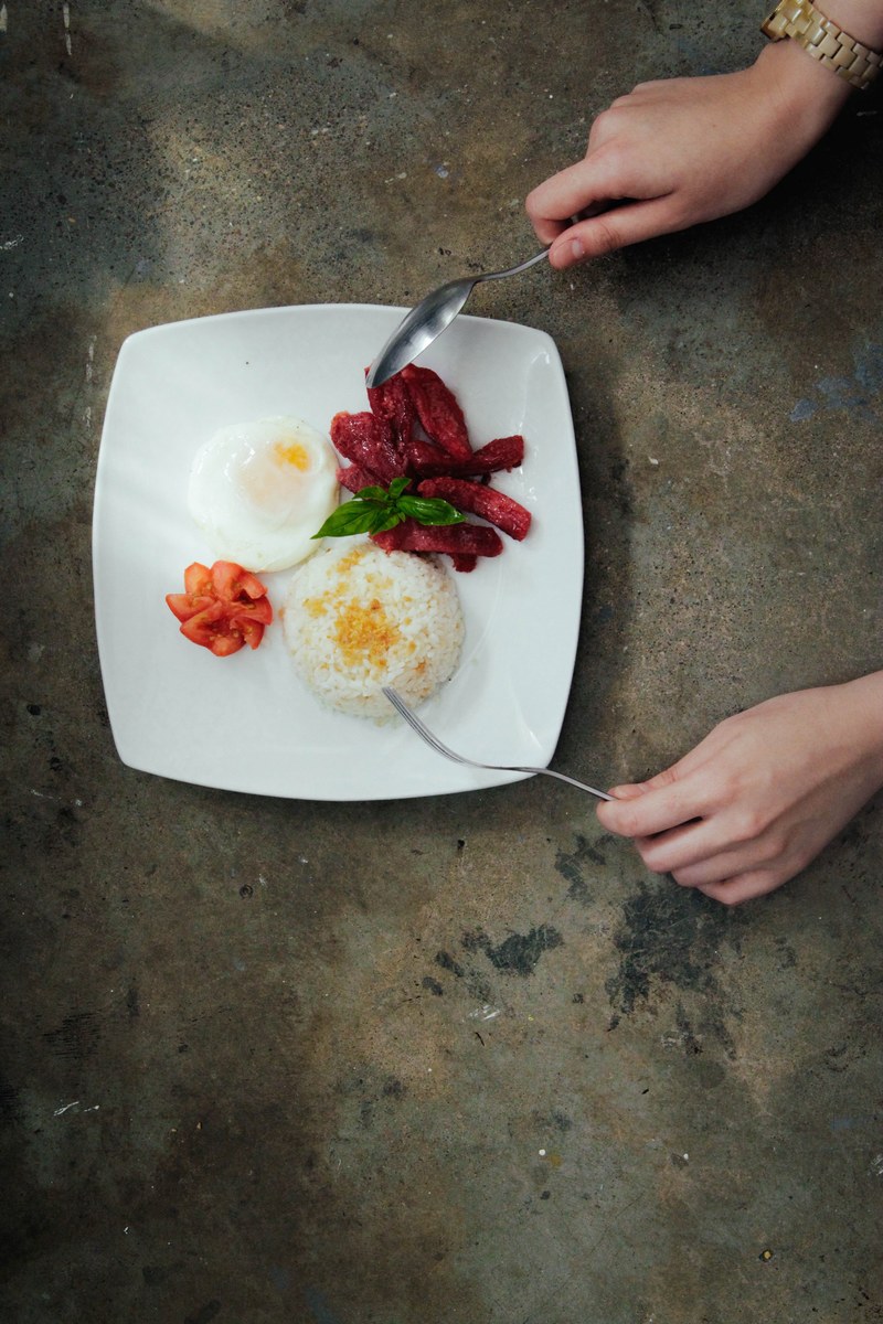eating eat plate and egg hd, 4k