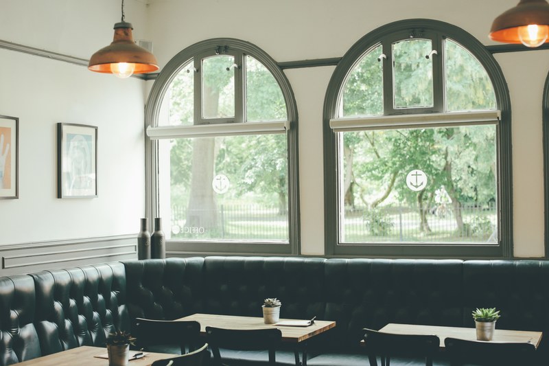 arched windows in an empty caf, arched caf windows 4k