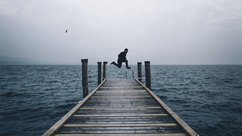 sea, horizon, man, jump, 4k