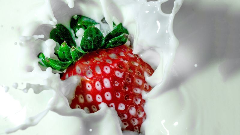 strawberry, milk, spray, 4k