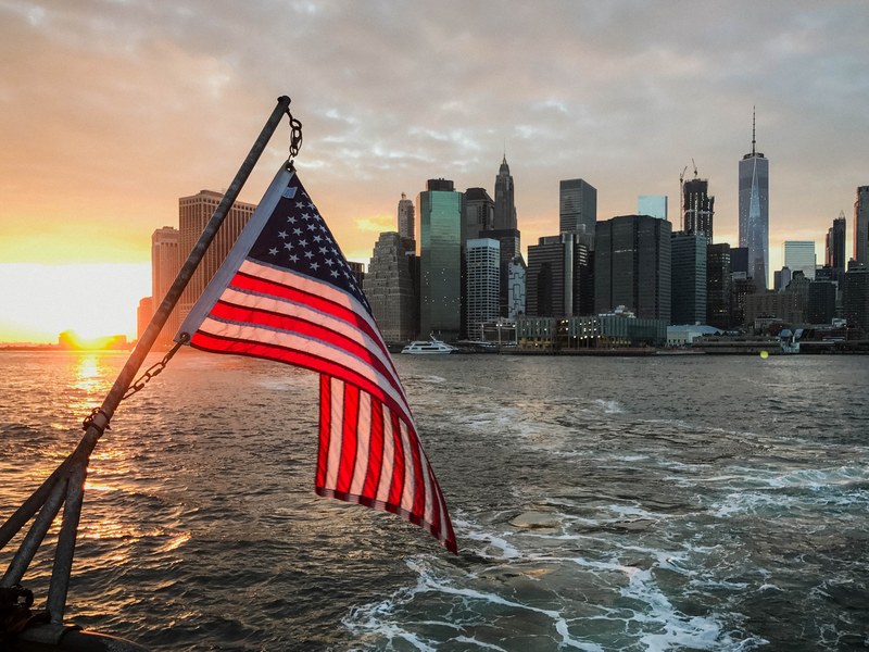 east river flag new york and manhattan 4k