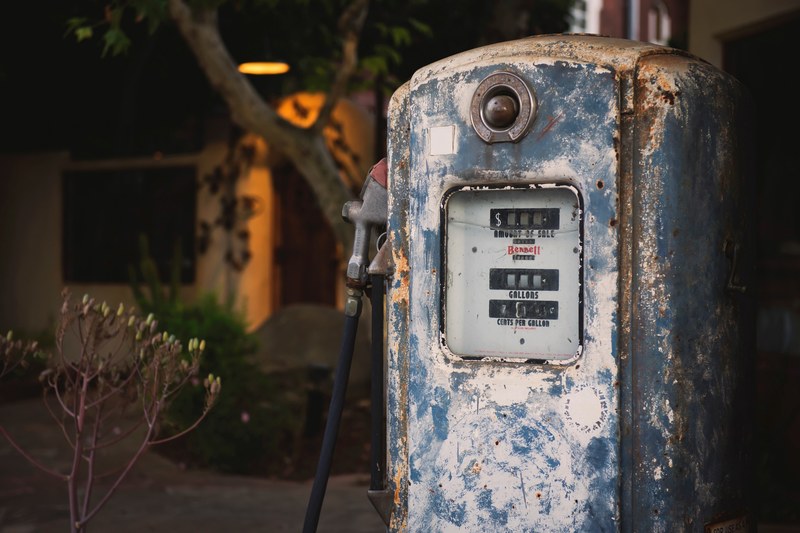 old vintage and rusty blue gas pump located at a gas station at los alamos, _pumped 4k