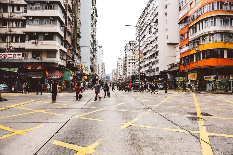 a crowded intersection in an asian city, crowded asian intersection 4k