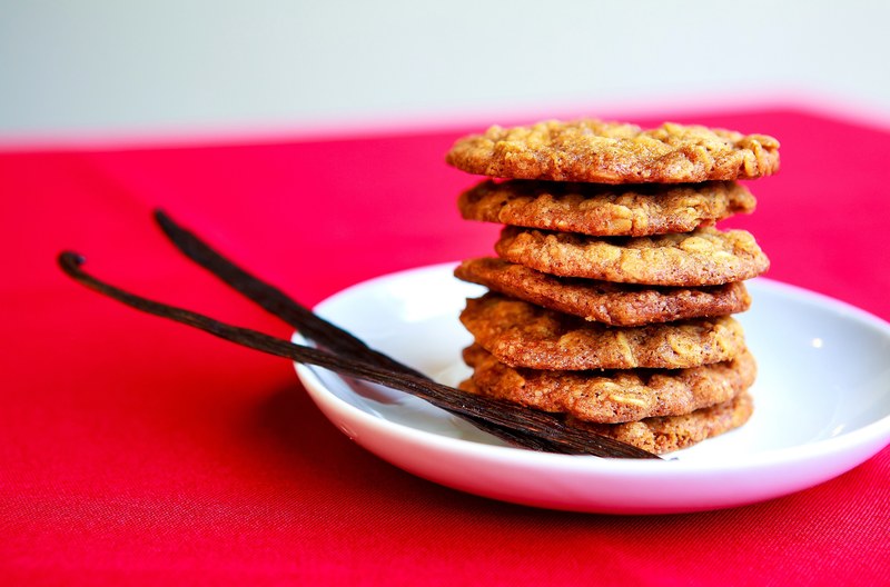 stack of homemade cookies with vanilla bean pods, cookies and vanilla 4k