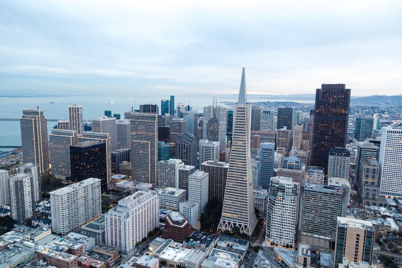the skyline of san francisco with the transamerica pyramid and other skyscrapers, san francisco skyline 4k