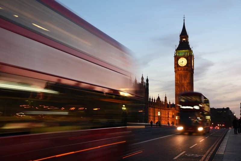 a long exposure shot of double decker buses near the houses of parliament in london, bus near houses of parliament 4k