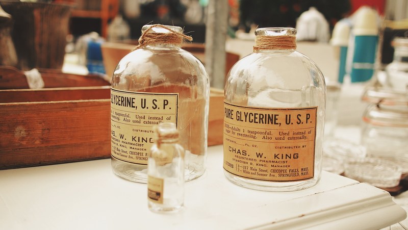 old glass bottles with labels and their tips tied with twine, glass bottles with labels 4k