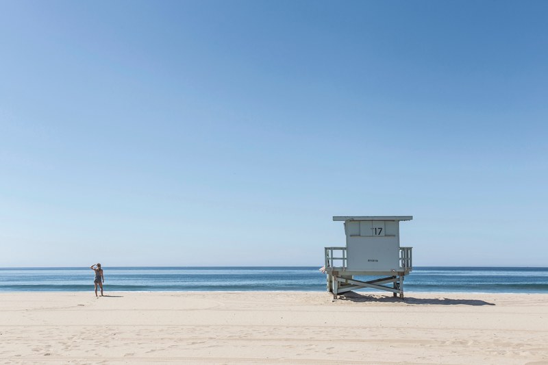 lifeguard stand in tranquil beach photo of ocean and shoreline in a summer day, beach at los angeles california united states 4k