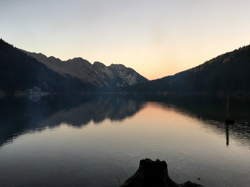 mountains and woods around lake arnensee in the evening, lake arnensee during sunset 4k