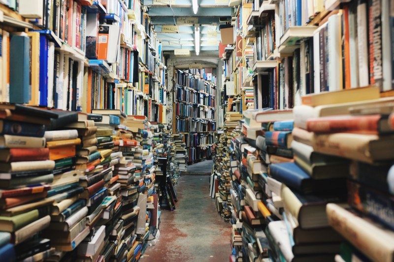 book library shelf and read 4k