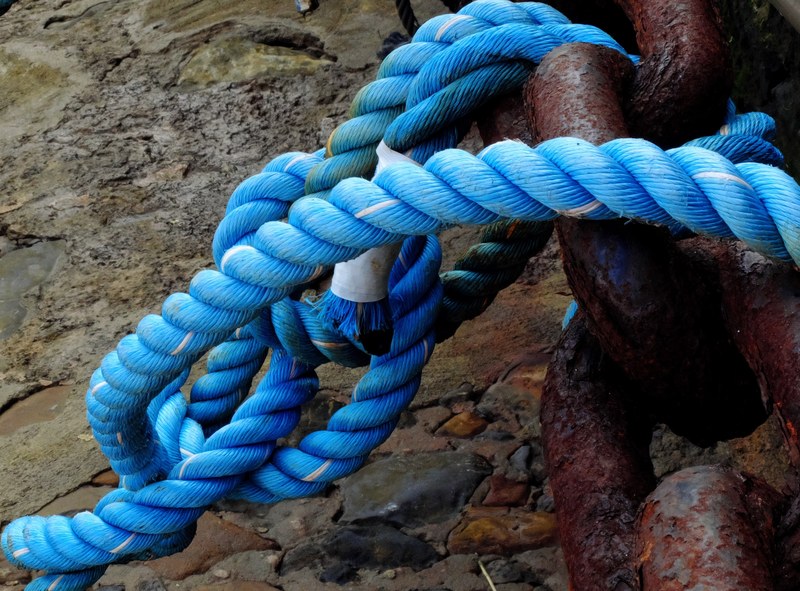 chain knot seashore and port 4k