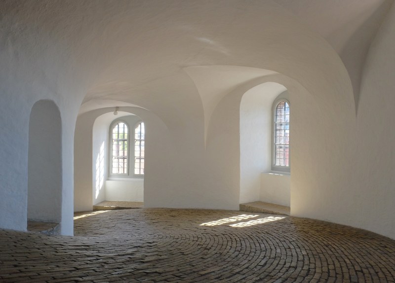 an empty curving corridor in the rundetaarn tower in copenhagen, rundetaarn_dk copenhagen 4k