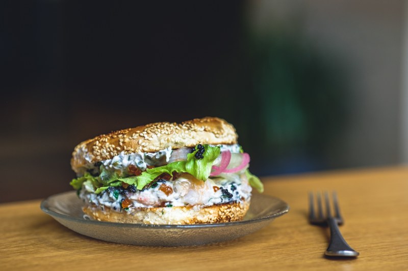 crew cafe fork salad and plate 4k