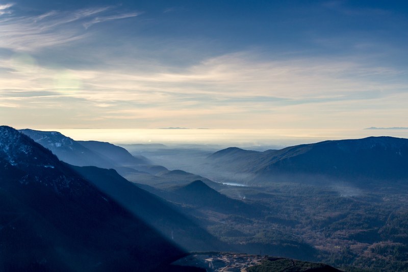 sunrise over a green mountain valley, green valley near mailbox peak 4k