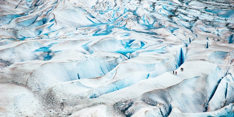 hikers trekking across the ice crevasses of the mendenhall glacier, hikers mendenhall glacier crevasses 4k