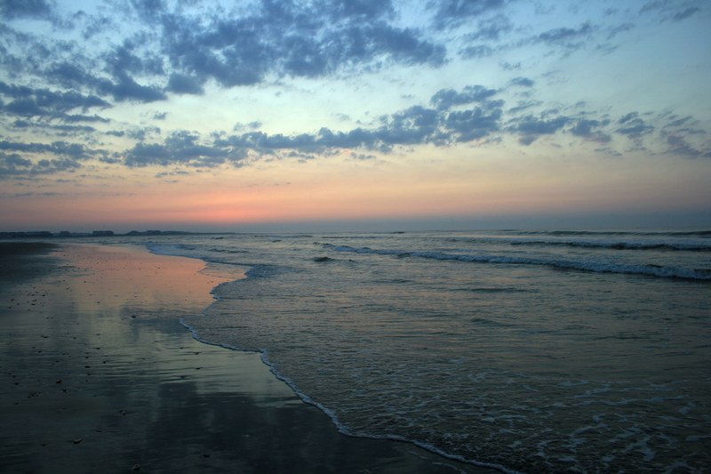 pastel wafe beach and sand 4k