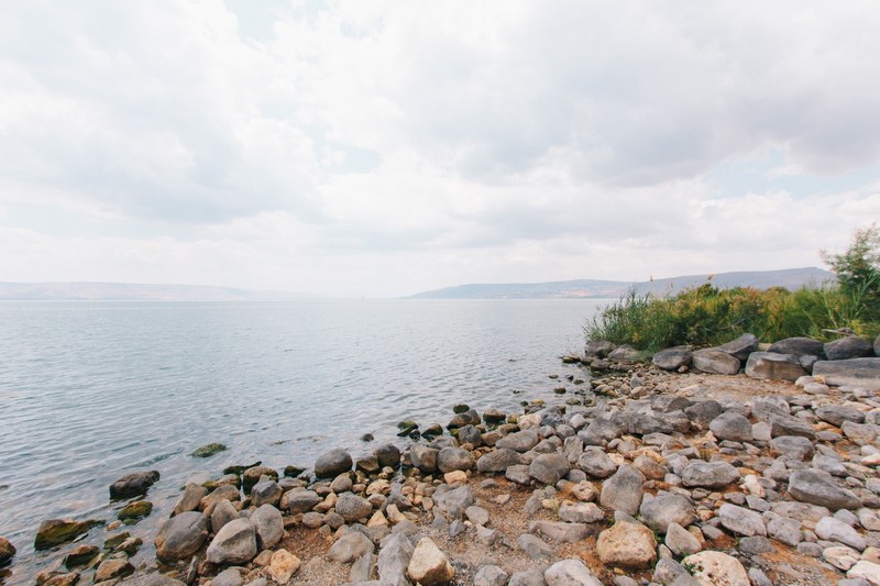 rocks and pebbles on a piece of oceanfront land, _rocks pebbles ocean 4k