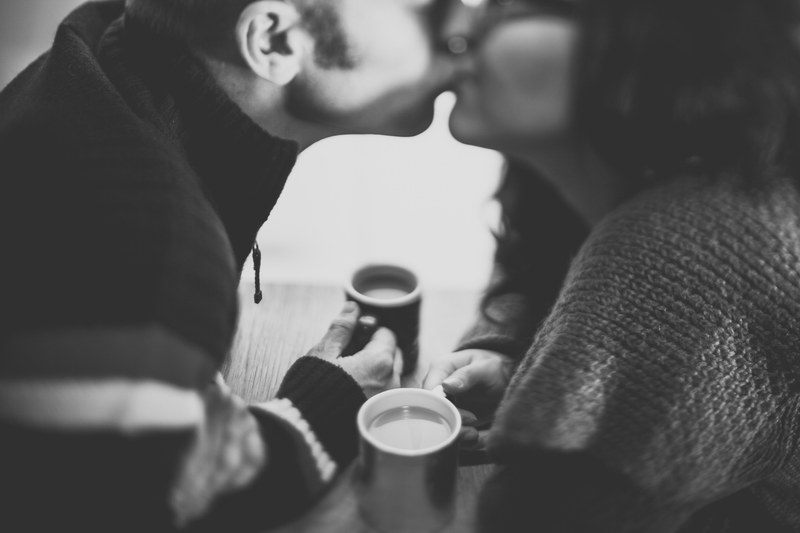 a couple kiss in this fuzzy black and white shot of coffee, sweaters and coffee 4k