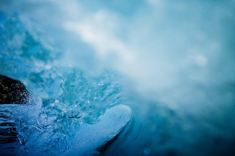 inside of the small barrel wave at ngarunui beach, inside of the small wave 4k