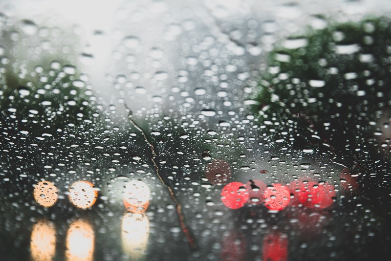 driving down a busy road with a wet windshield, _wet car windshield 4k