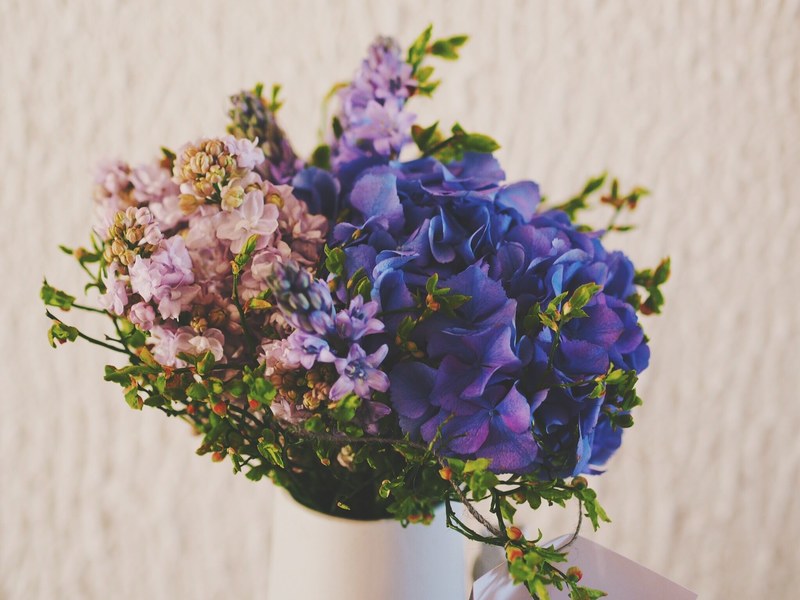 flower vase purple and bouquet 4k