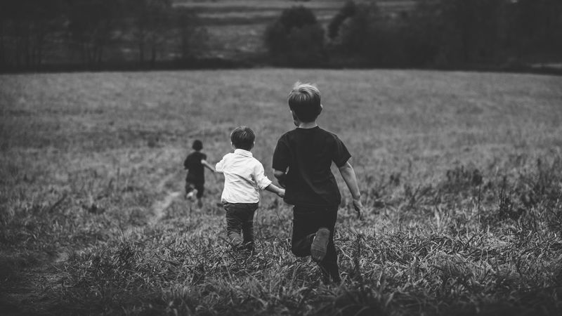 children, field, bw, run, 4k