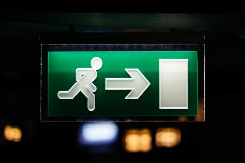 warning light sign and exit 4k