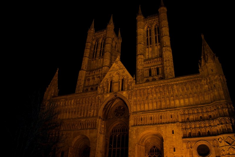 a view of a lincoln cathedral church with dark skies at night in lincoln, lincoln cathedral church 4k