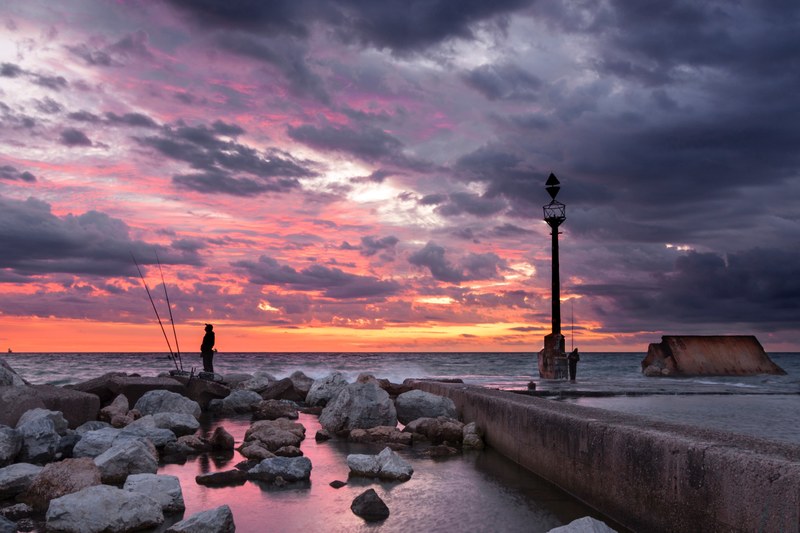 pescando al amanecer 4k