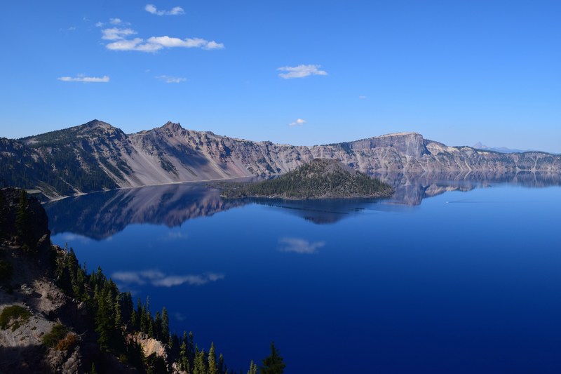lake reflection cloud and sky 4k