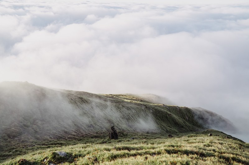 mountaon hill mist and fog 4k