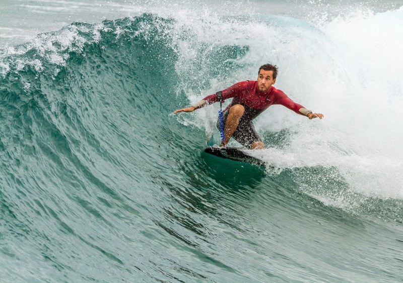 surfer surfing the wave at north beach, kneeling surfer 4k