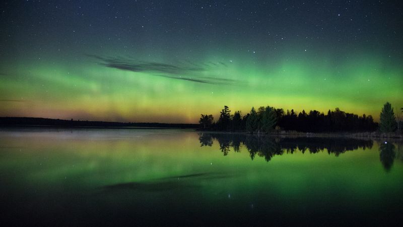 night, green, starry sky, river, 4k