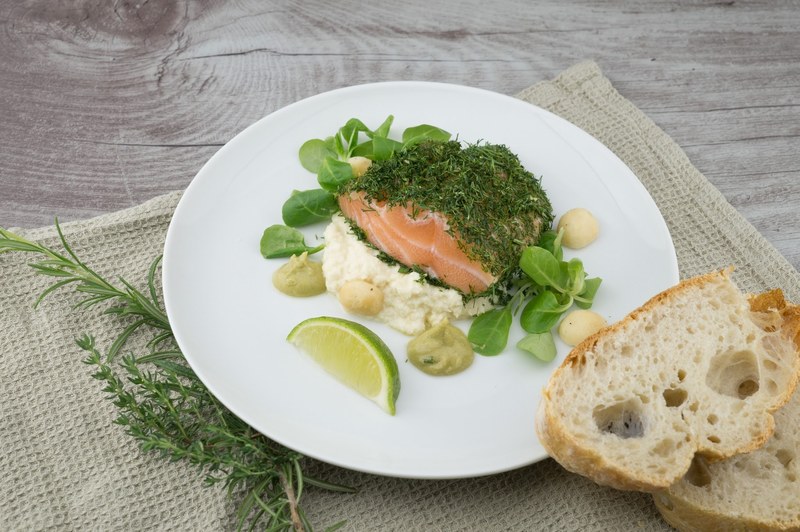 plate with fresh salmon lime dill and herbs and bread, salmon with herbs 4k