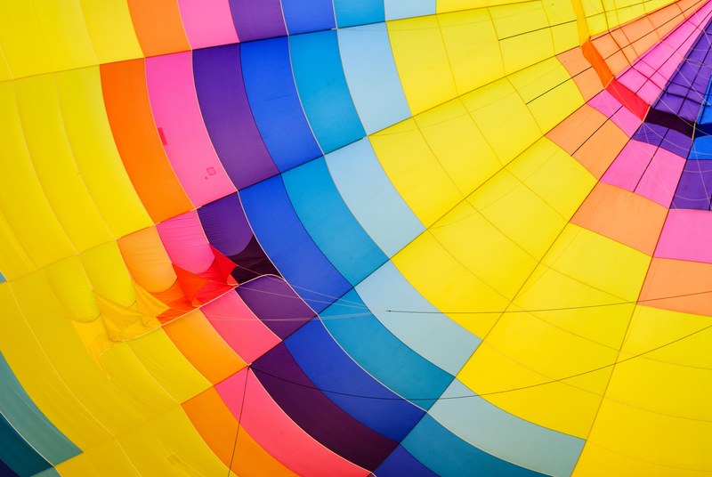 hot air balloon pattern pink and blue 4k