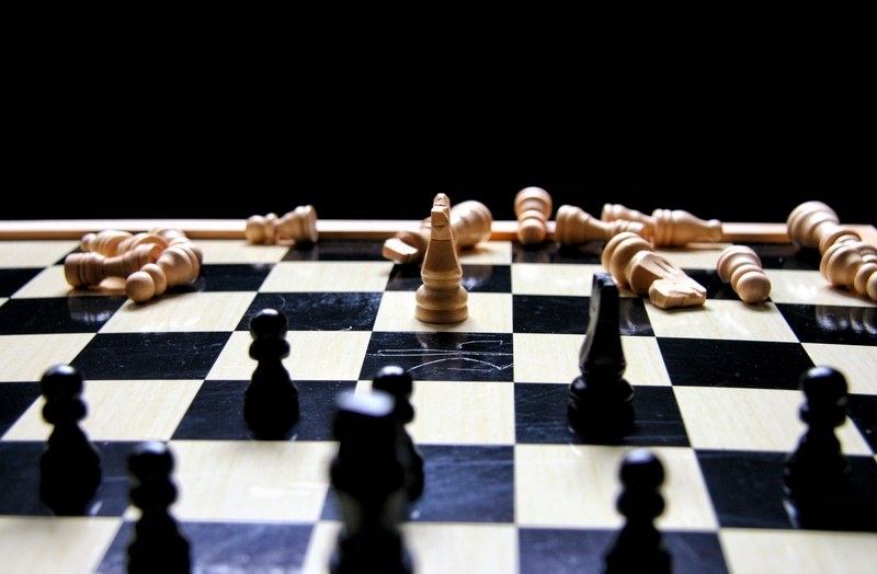 chess board with black pieces and white pieces and some of the white pieces are down, chess board and pieces 4k
