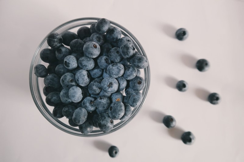 bowl of blueberries overflowing onto the counter for a healthy snack, bowl of blueberries 4k