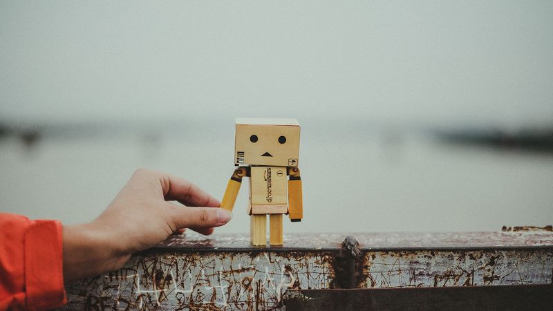 danbo, cardboard robot, friendship, hand, 4k