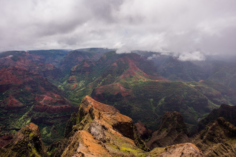 mossy mountain peaks on an overcast day in waimea canyon drive, fog over waimea canyon drive 4k