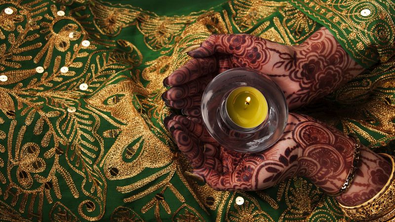 mehndi, henna, candle, hands, palms, 4k