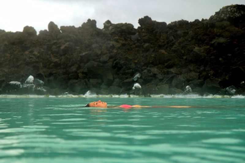 swimmer swimming lagoon and blue lagoon 4k