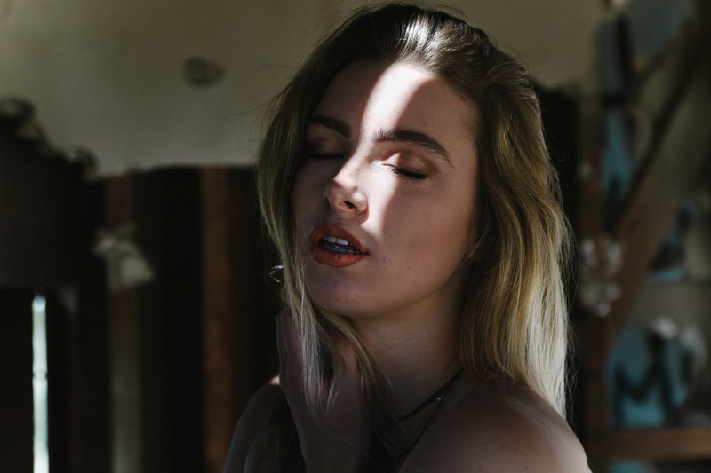 moody sex face and blond hair 4k