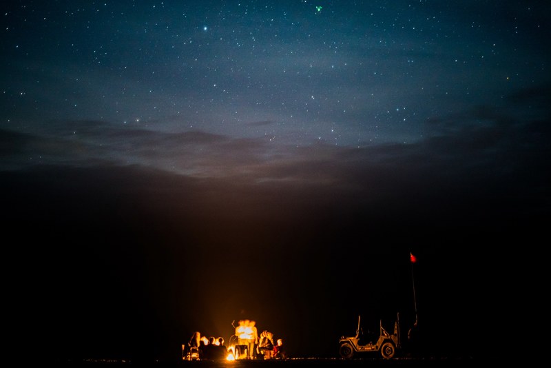 night sky star jeep and bonfire 4k