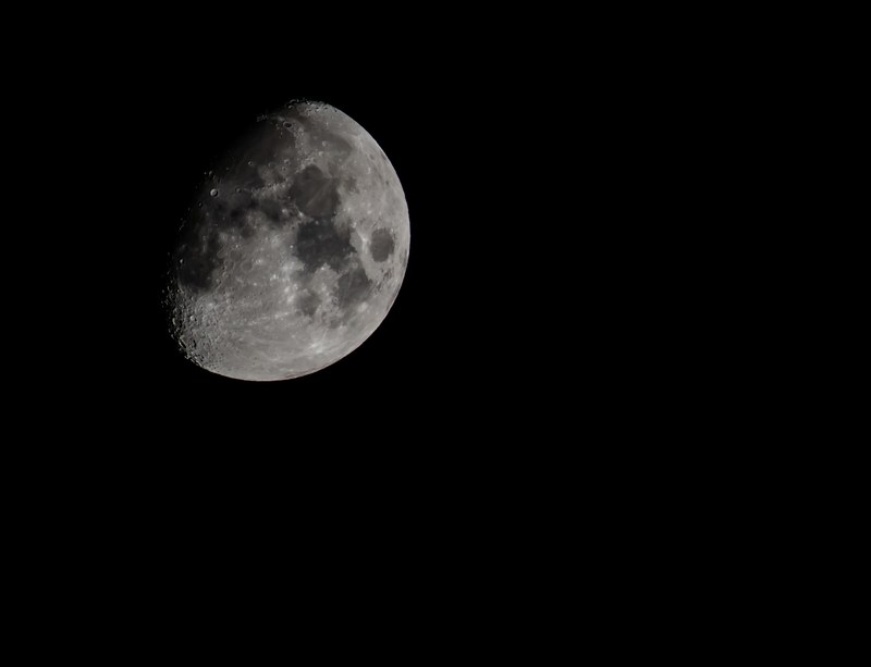 close up of the moon and its dark spots shot from knoxville, moon over knoxville 4k